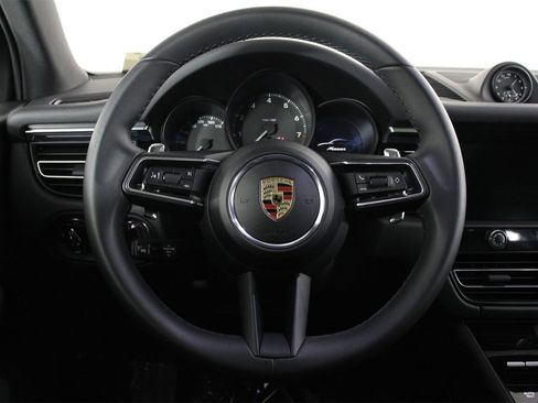 Used 2025 Porsche Macan image 12