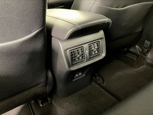 Used 2023 Toyota Venza LE AWD/4WD image 10