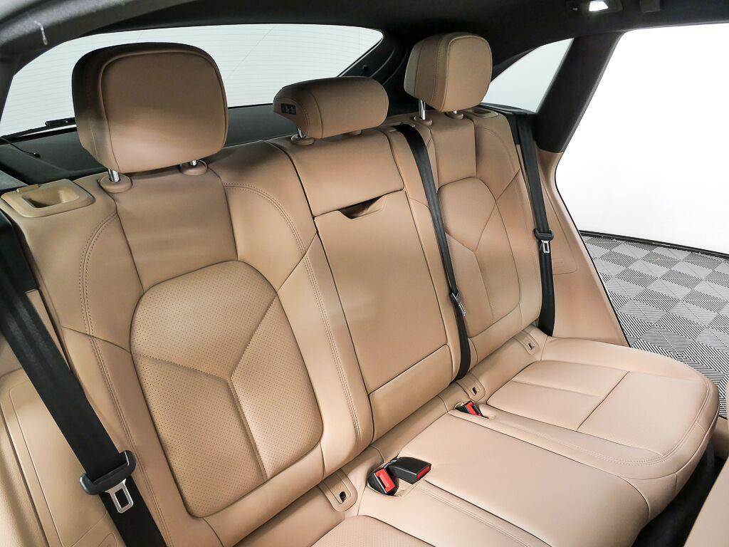 Certified 2026 Porsche Macan AWD/4WD image 21