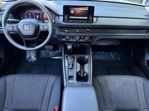 Certified 2025 Honda Accord SE image 9