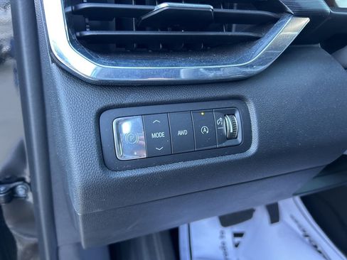 Used 2025 GMC Acadia Elevation image 21