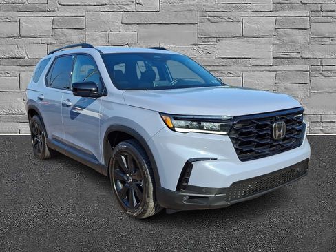 Used 2025 Honda Pilot Black Edition image 2