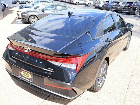 New 2025 Hyundai Elantra Limited image 6