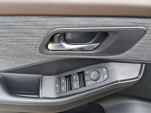 Certified 2023 Nissan Rogue SV AWD/4WD image 10
