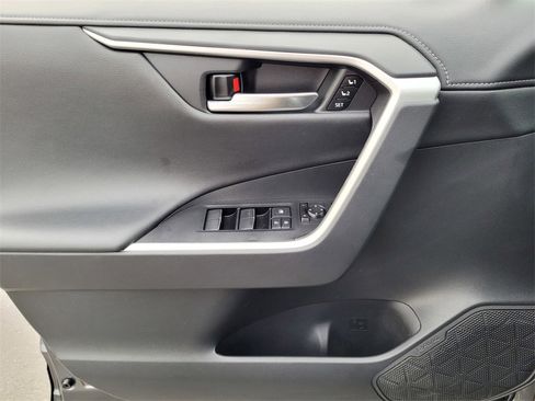 Used 2021 Toyota RAV4 Limited image 23