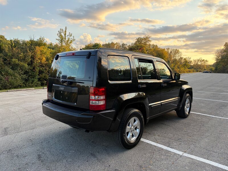Used 2012 Jeep Liberty Sport AWD/4WD image 5