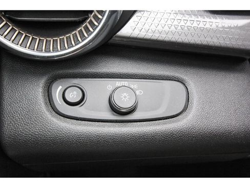 Used 2024 Chevrolet Trax ACTIV w/ Sunroof Package FWD image 23