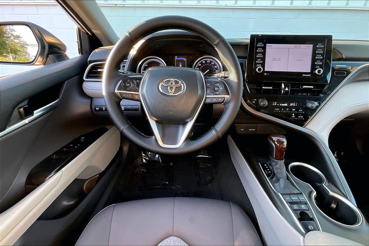 Used 2022 Toyota Camry LE FWD image 6