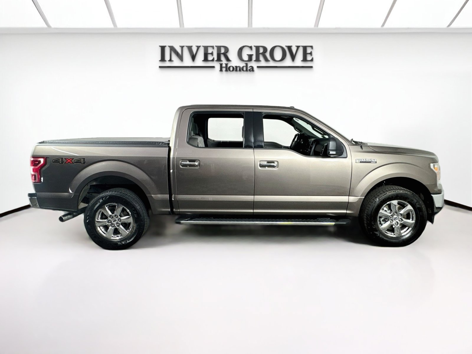 Used 2018 Ford F150 XLT w/ Equipment Group 302A Luxury AWD/4WD image 4