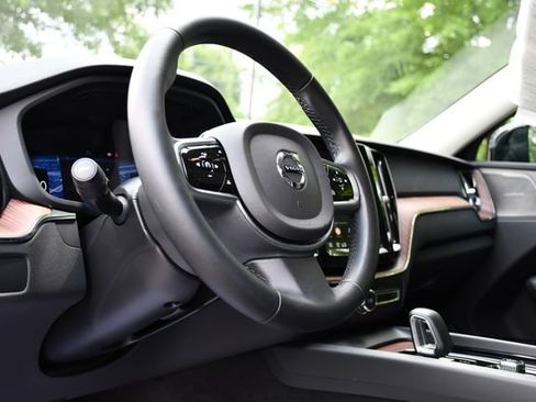 Used 2023 Volvo XC60 B5 Plus w/ Climate Package AWD/4WD image 12