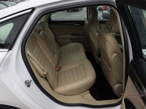 Used 2014 Ford Fusion SE w/ Equipment Group 202A FWD image 19
