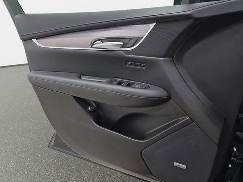 Used 2019 Cadillac XT5 Luxury w/ LPO, Black Ice Package FWD image 25