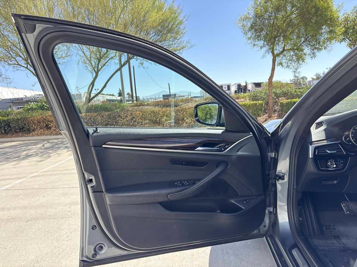 Used 2019 BMW 530i w/ Convenience Package RWD image 19