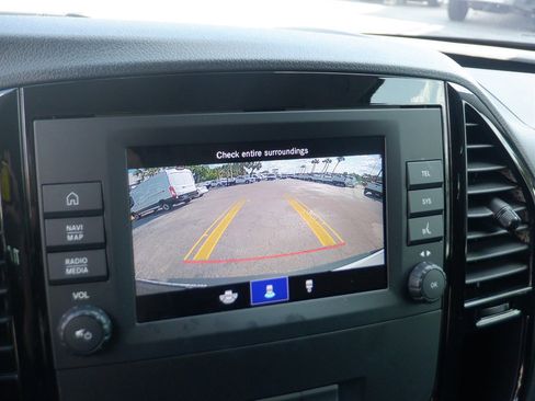 Used 2023 Mercedes-Benz Metris image 24