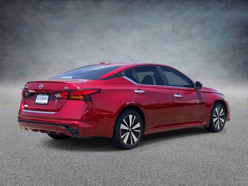 Used 2022 Nissan Altima 2.5 SV FWD image 2