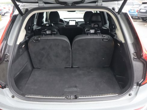 Certified 2025 Volvo XC90 B6 Plus image 33