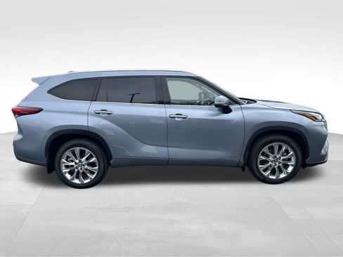Used 2023 Toyota Highlander Limited image 7