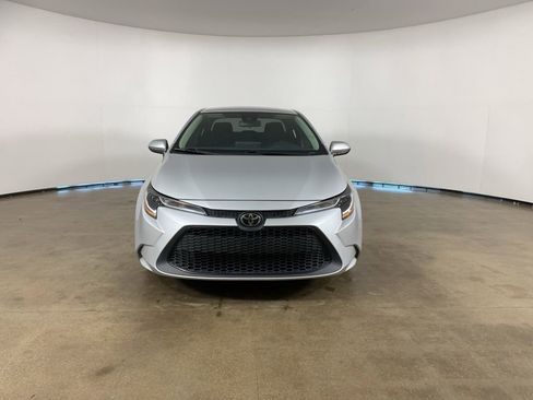 Used 2022 Toyota Corolla LE FWD image 3
