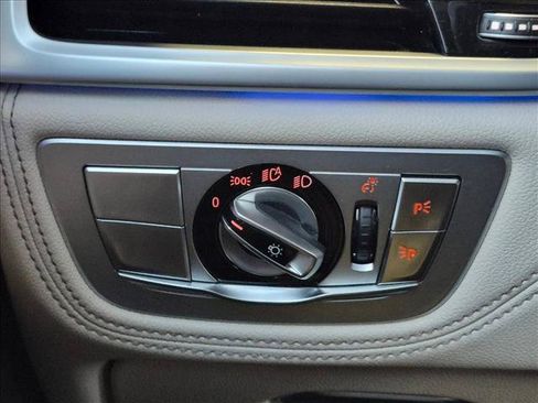 Used 2022 BMW 740i RWD image 15