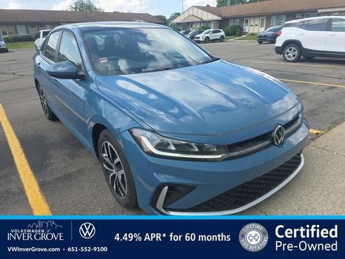 Used 2025 Volkswagen Jetta SE FWD image 1