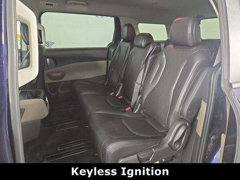 Used 2026 Kia Carnival FWD image 12