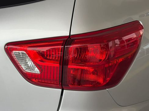 Used 2017 Nissan Pathfinder S FWD image 32