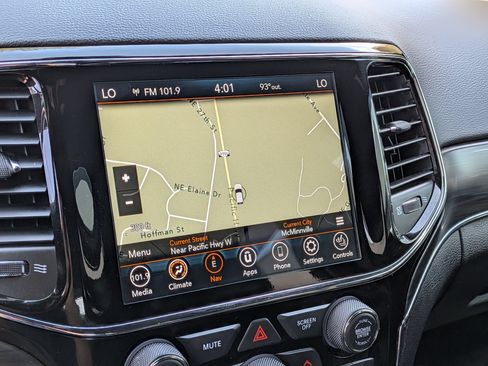 Used 2020 Jeep Grand Cherokee Limited AWD/4WD image 17