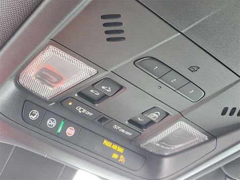 Used 2023 Chevrolet Equinox Premier image 23