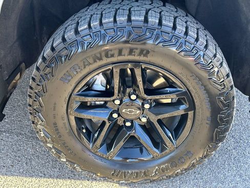 Used 2024 Chevrolet Silverado 1500 Custom Trail Boss AWD/4WD image 6
