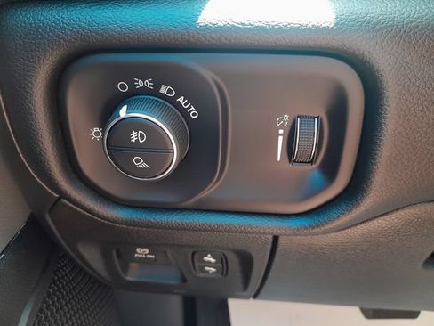 Used 2022 RAM 1500 Big Horn AWD/4WD image 17