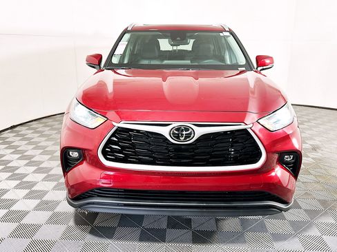 Used 2023 Toyota Highlander XLE image 8