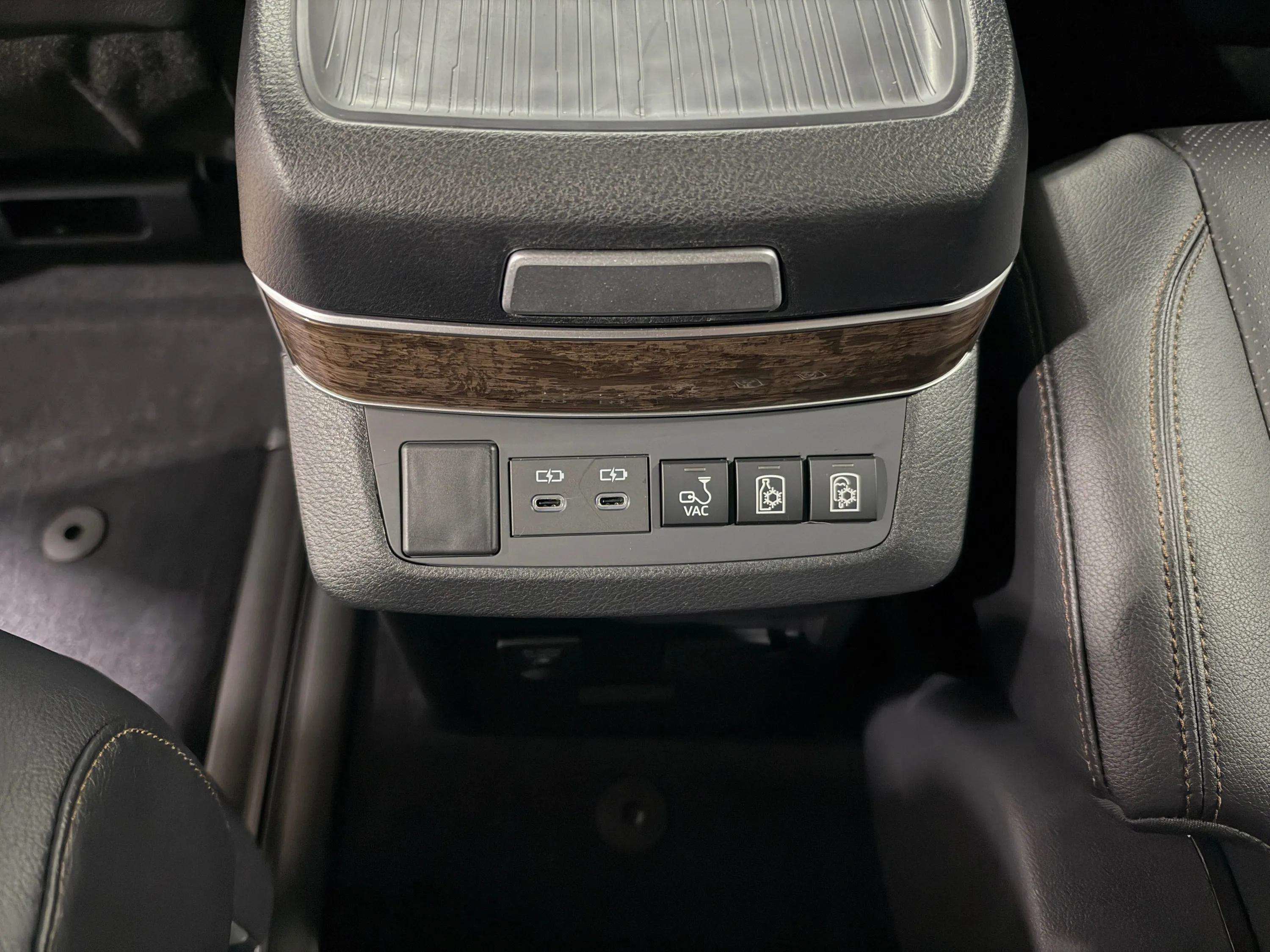 Used 2026 Toyota Sienna Platinum AWD/4WD image 20
