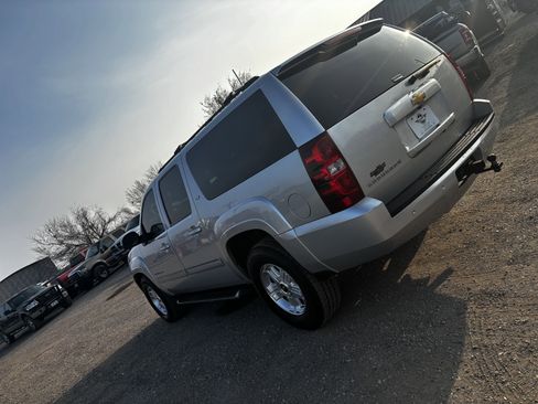 Used 2014 Chevrolet Suburban LT image 23