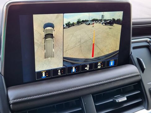 Used 2022 Chevrolet Tahoe Z71 w/ Luxury Package AWD/4WD image 19