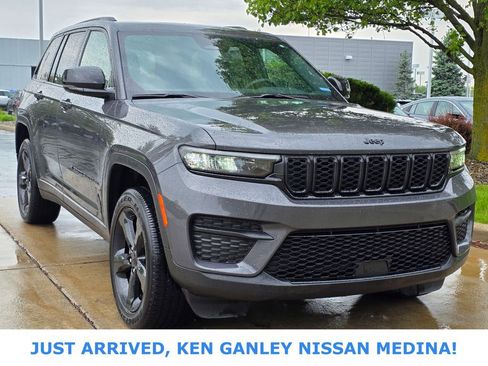 Used 2024 Jeep Grand Cherokee Altitude AWD/4WD image 1