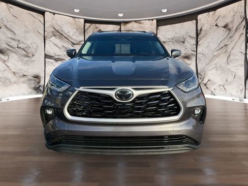Used 2021 Toyota Highlander XLE image 8