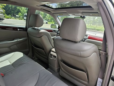 Used 2004 Lexus ES 330 FWD image 28