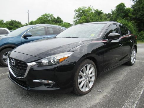 Used 2017 MAZDA MAZDA3 Grand Touring FWD image 2