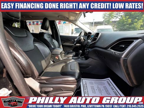 Used 2019 Jeep Cherokee Latitude Plus AWD/4WD image 18