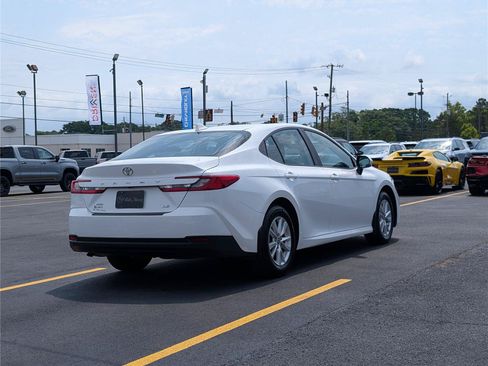 Used 2025 Toyota Camry LE w/ Convenience Package AWD/4WD image 5