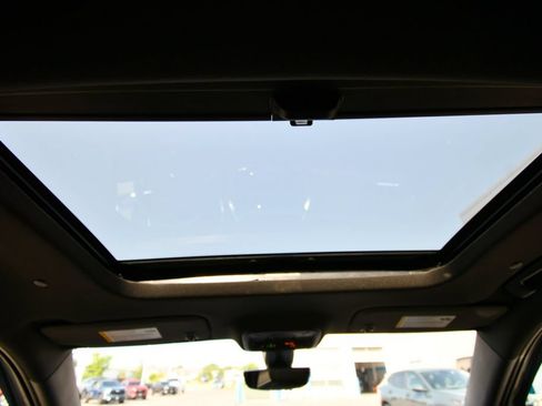 Used 2024 Chevrolet Traverse RS AWD/4WD image 17