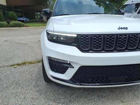 Used 2025 Jeep Grand Cherokee Summit AWD/4WD image 3