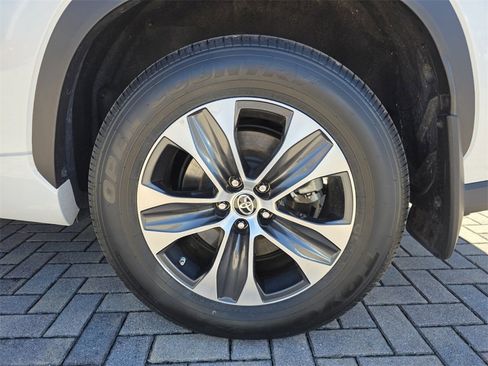 Certified 2022 Toyota Highlander XLE image 21