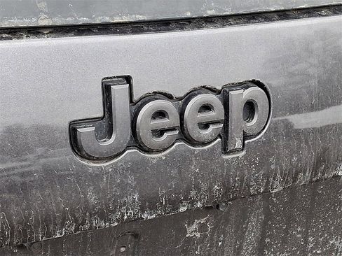 Used 2021 Jeep Cherokee Latitude Lux 80th Anniv w/ Quick Order Package 26U 80TH image 9