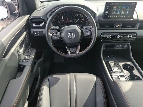 Used 2024 Honda Pilot TrailSport image 11