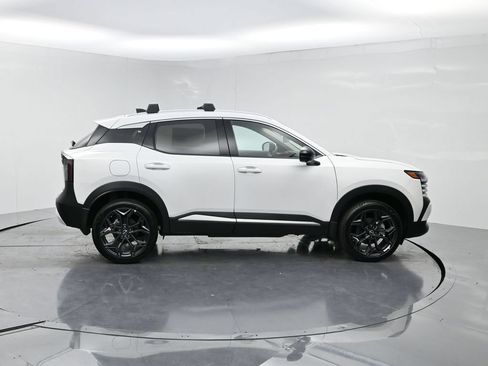 New 2026 Nissan Kicks SR w/ Illumination Package FWD image 4