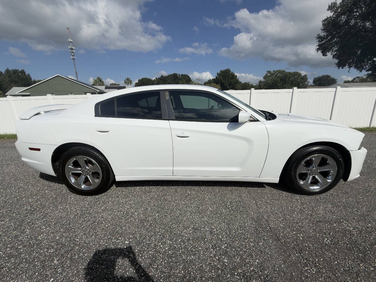 Used 2014 Dodge Charger SE w/ Sport Appearance Group RWD image 4