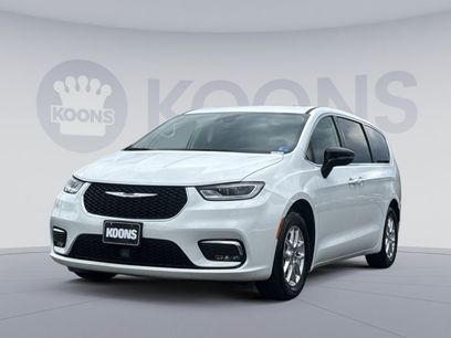 Used 2024 Chrysler Pacifica Touring-L