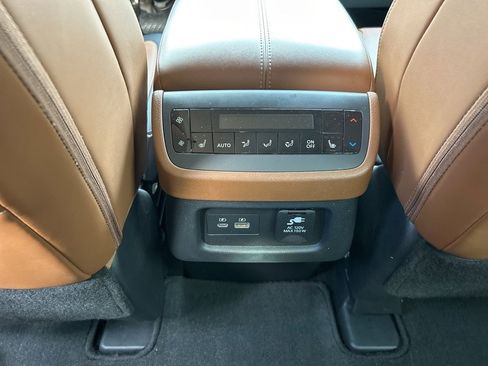 Used 2024 Nissan Pathfinder Platinum image 20