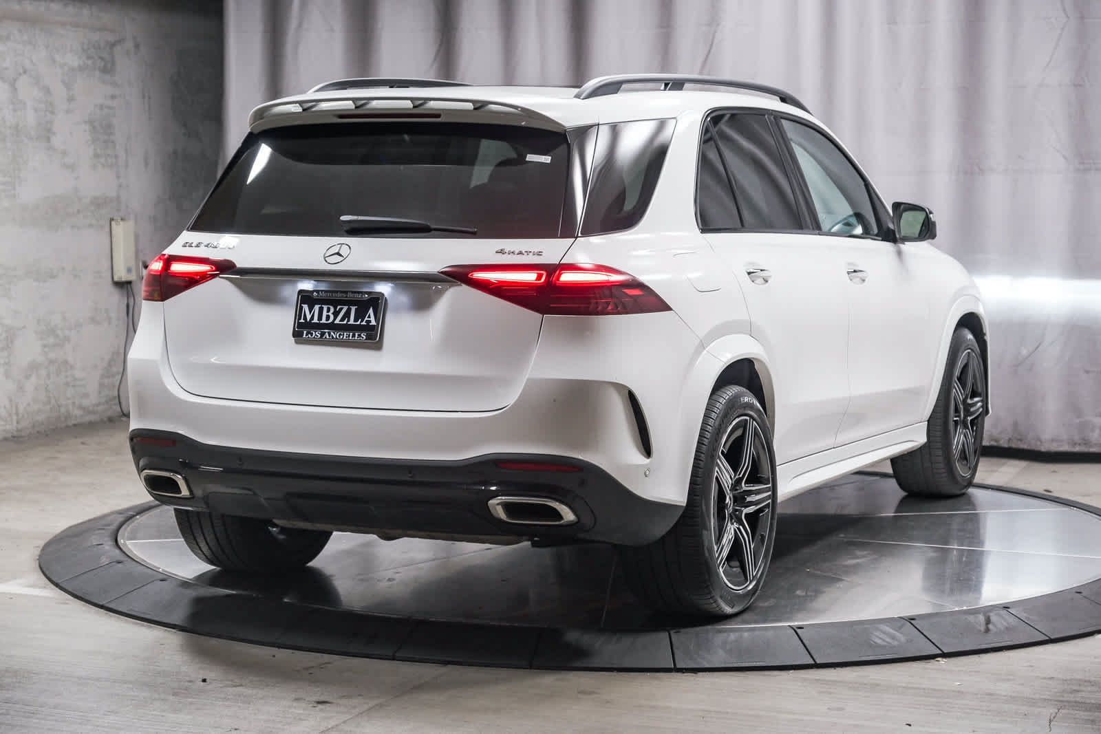 Used 2026 Mercedes-Benz GLE 450e 4MATIC image 4